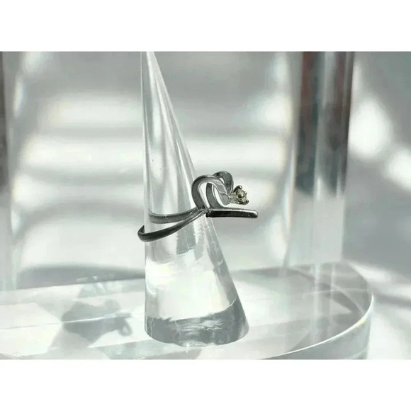 Vintage 18K HGE Gemstone Raised Heart Shaped / Designed Retro Ring - size 5.75 - Picture 9 of 10